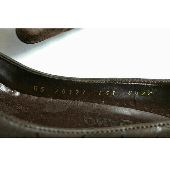 Salvatore Ferragamo Pleated Pointed Toe Kitten - Picture 3 of 8